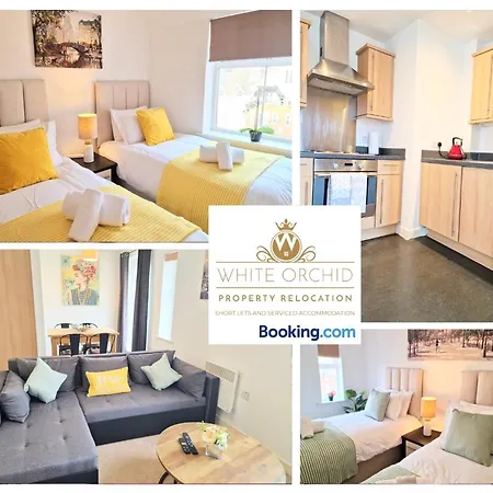 Corporate Old Town Stevenage: 2-Bed Apartment with Balcony & Parking Exterior photo