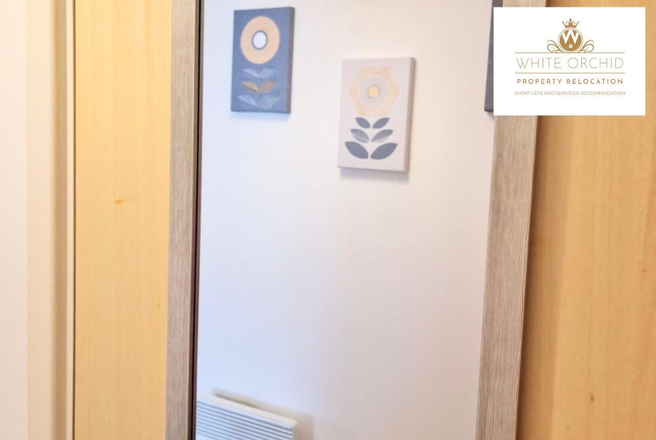 Corporate Old Town Stevenage: 2-bed With Balcony & Parking Stevenage