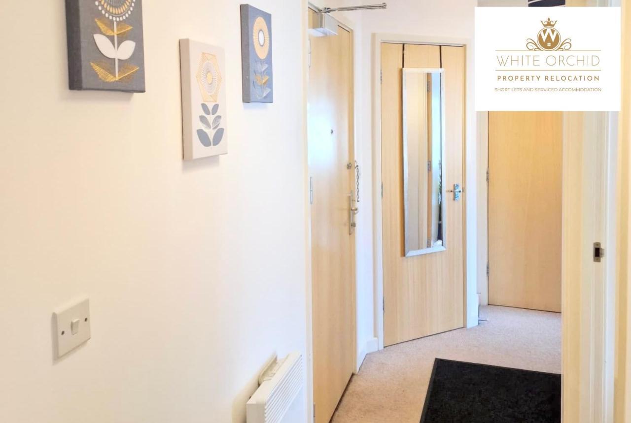 Corporate Old Town Stevenage: 2-bed With Balcony & Parking *
