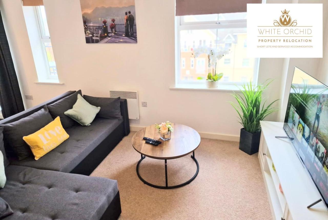 Corporate Old Town Stevenage: 2-bed With Balcony & Parking Stevenage