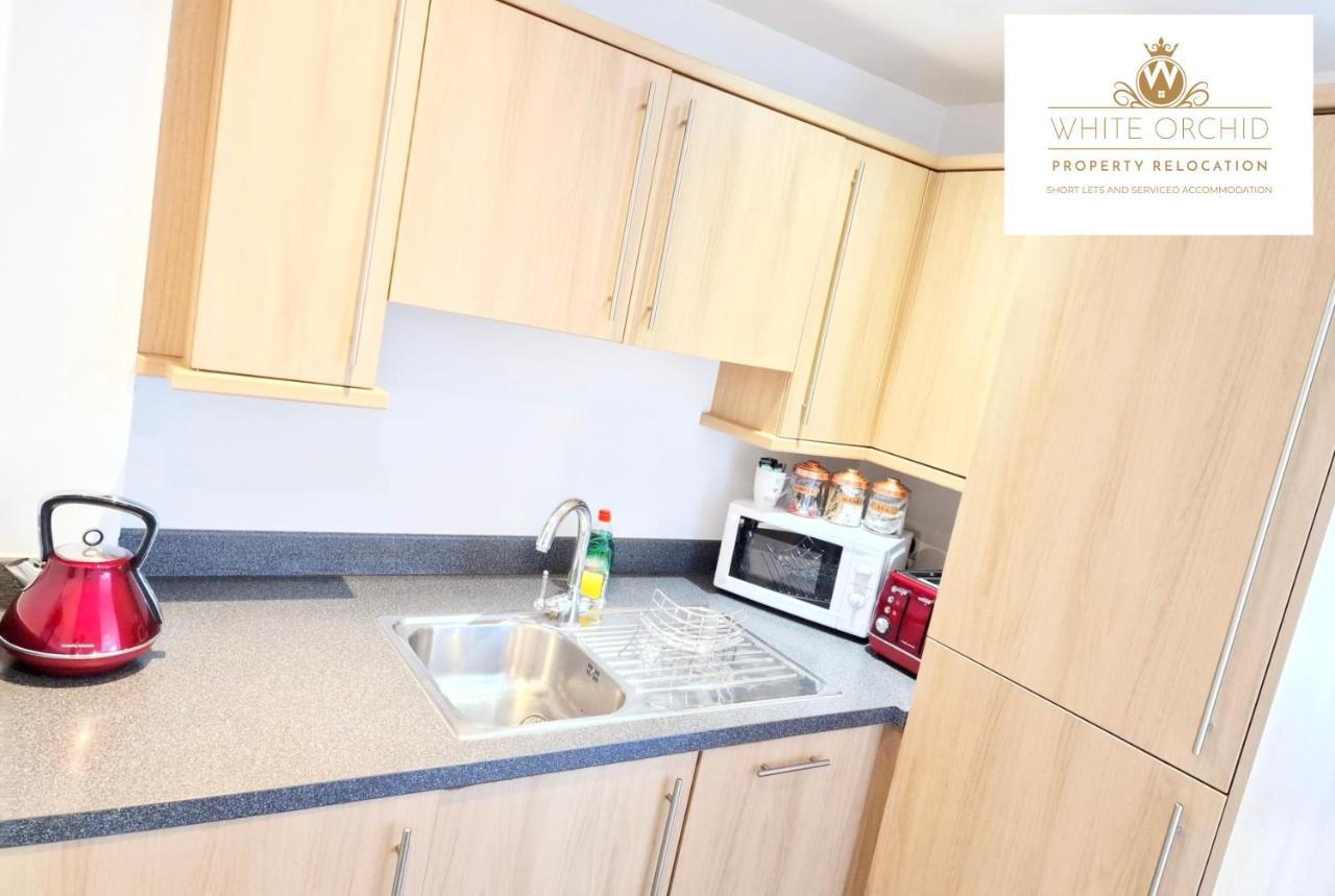 Apartment Corporate Old Town Stevenage: 2-bed With Balcony & Parking